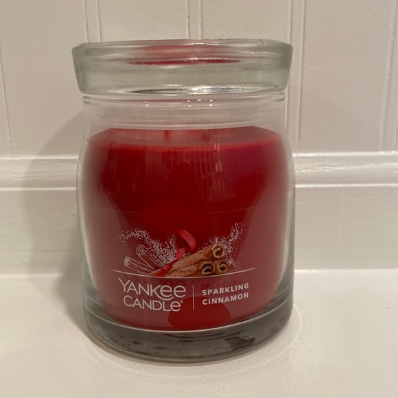 Yankee Candle ‘Sparkling Cinnamon’ ❤️ candle 🕯️ - Picture 1 of 3